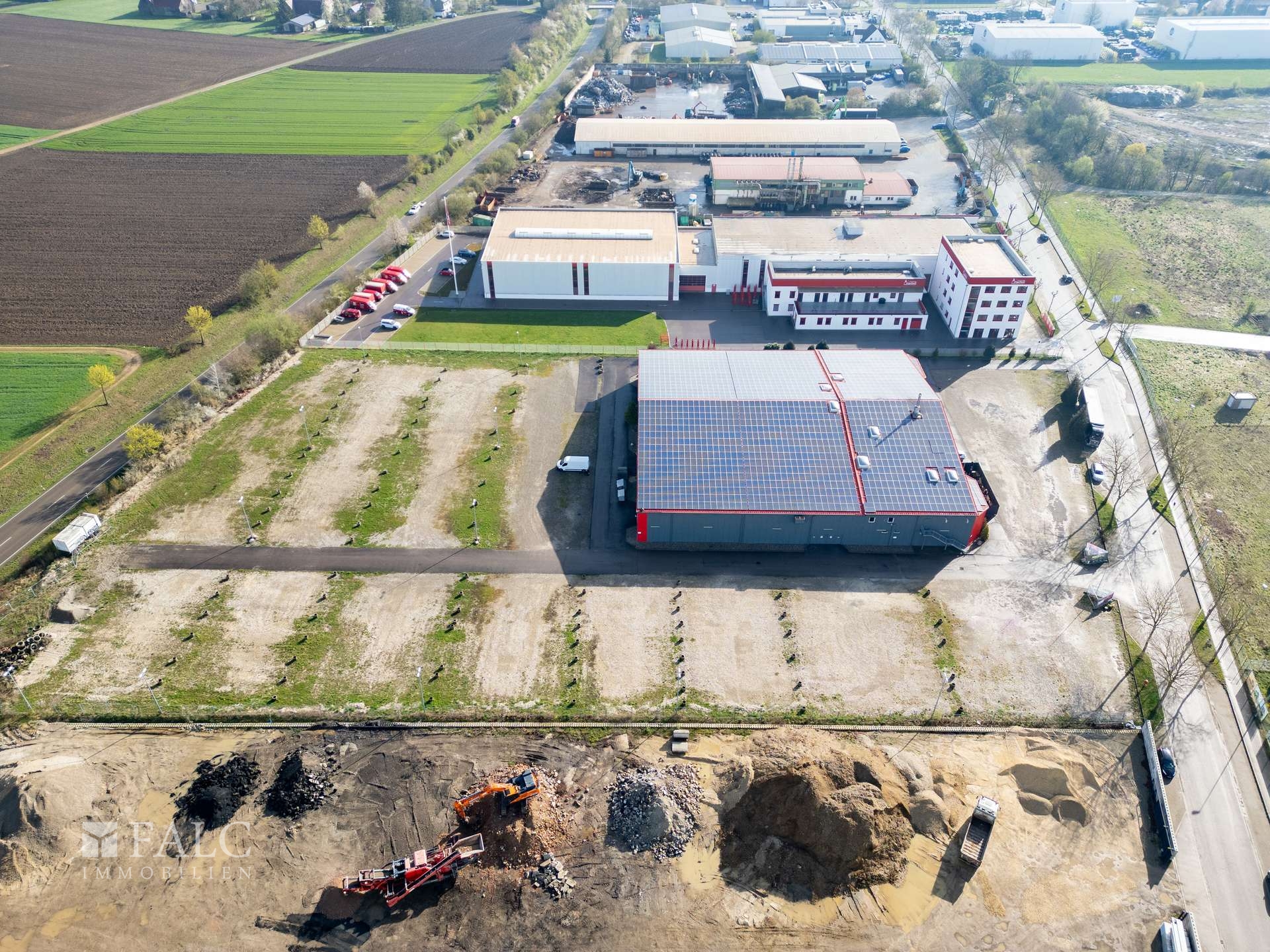 Grundstück mit Halle Blick Ost